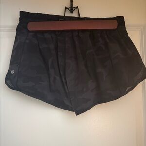 Camo Lululemon Hotty Hot 2.5” Shorts